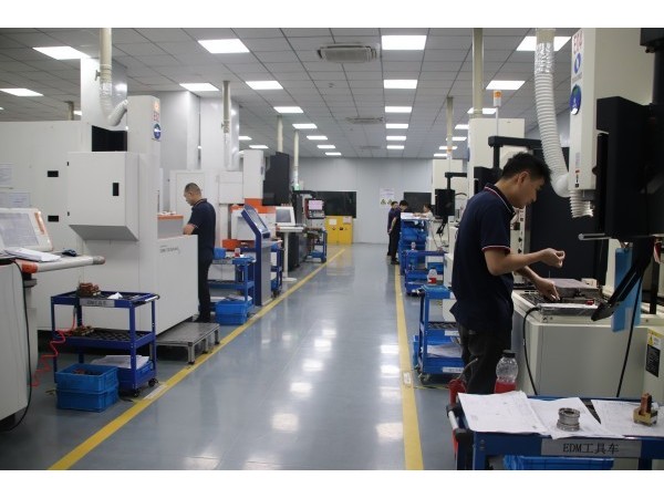 模具加工现场1